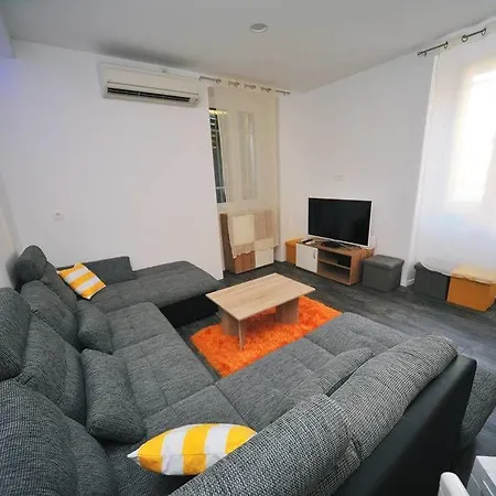 Stella Apartment *